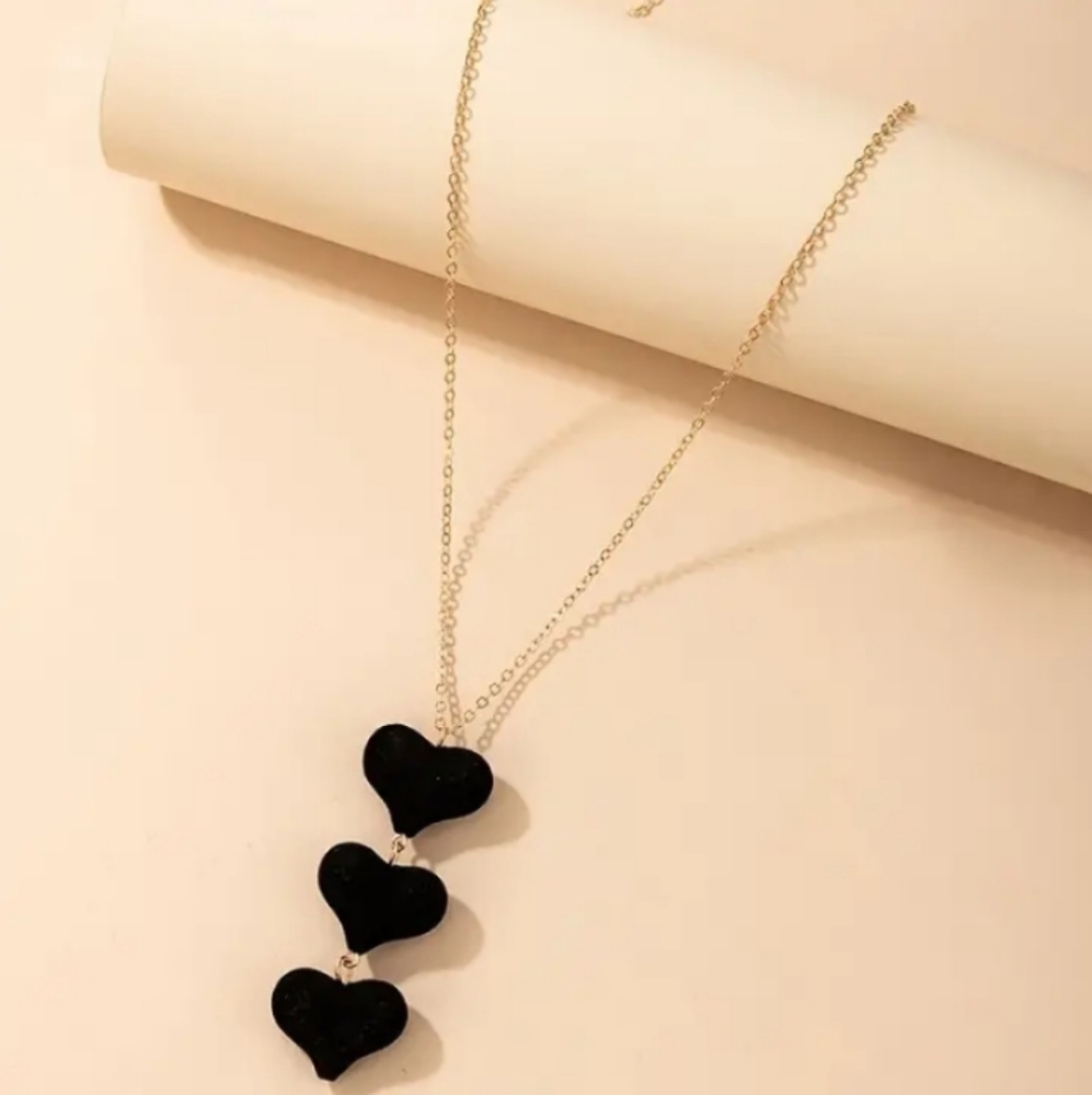 Stunning black hearts necklace - Picture 4 of 5